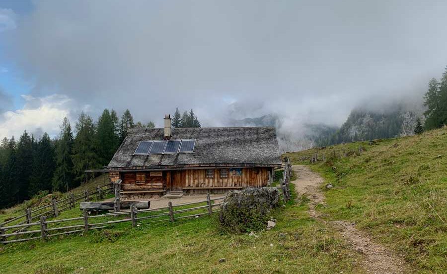 Almhütte-Nebel