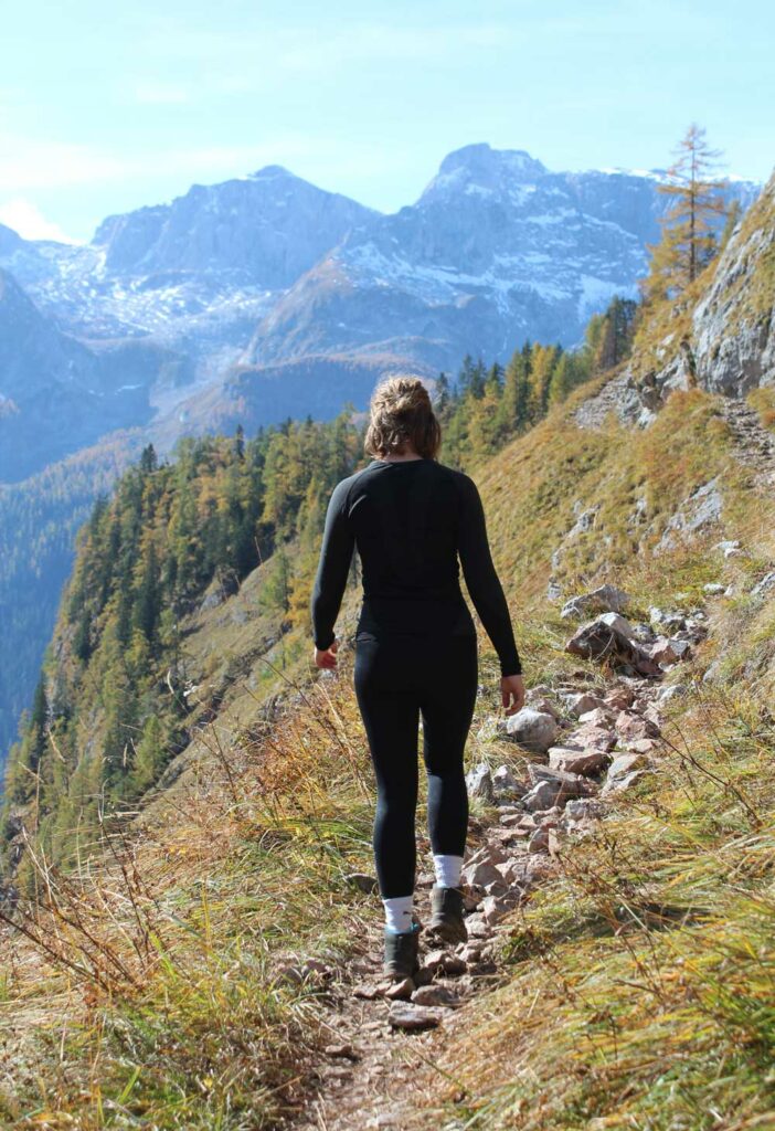 Ganzkörperfoto-Greta-wandern
